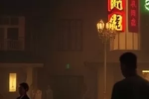 横版海报：《雾都小妖》屋顶上奔跑的小妖与远处钟楼