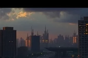 横版剧照：《长夜邮差》雪夜里骑着摩托的邮递员背影
